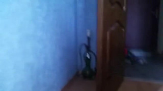 Невменяемая брюнетка-матюрка хардкорно посасывает хуй партнера