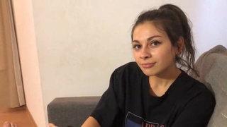Деревенская сестренка обсасывает хуец брата приехав к нему жить в Москву