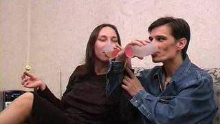 Студент чпокнул ласково подвыпившую Ингу