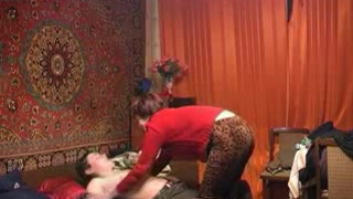 Пышнозадая вторая половинка сама забралась на хуец женушка поздним вечером